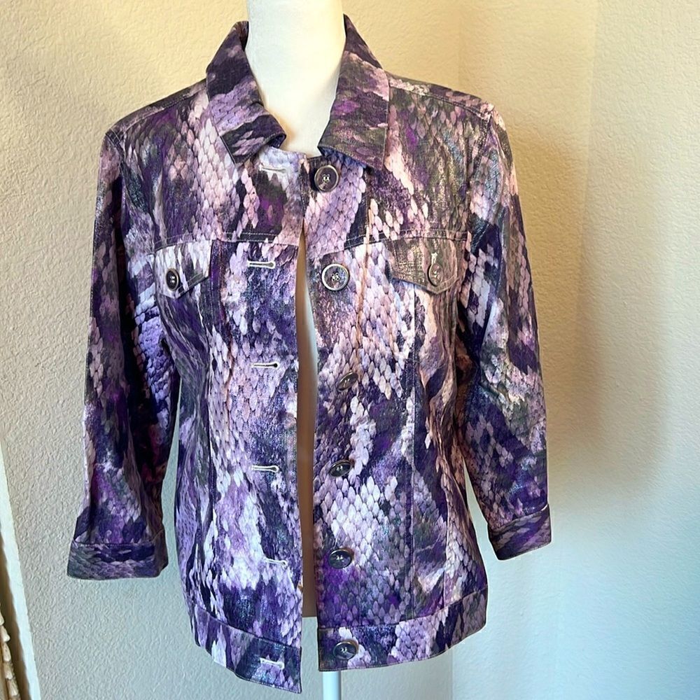 Chico's Women's Snakeskin Patterned Button Front Jacket ~ Size 1